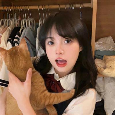 绿衣女子